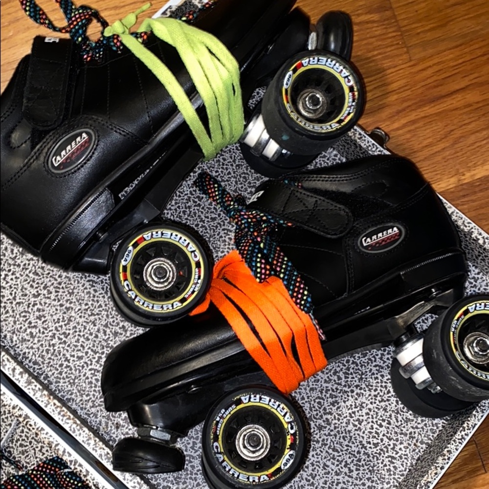 Carrera pair of skates